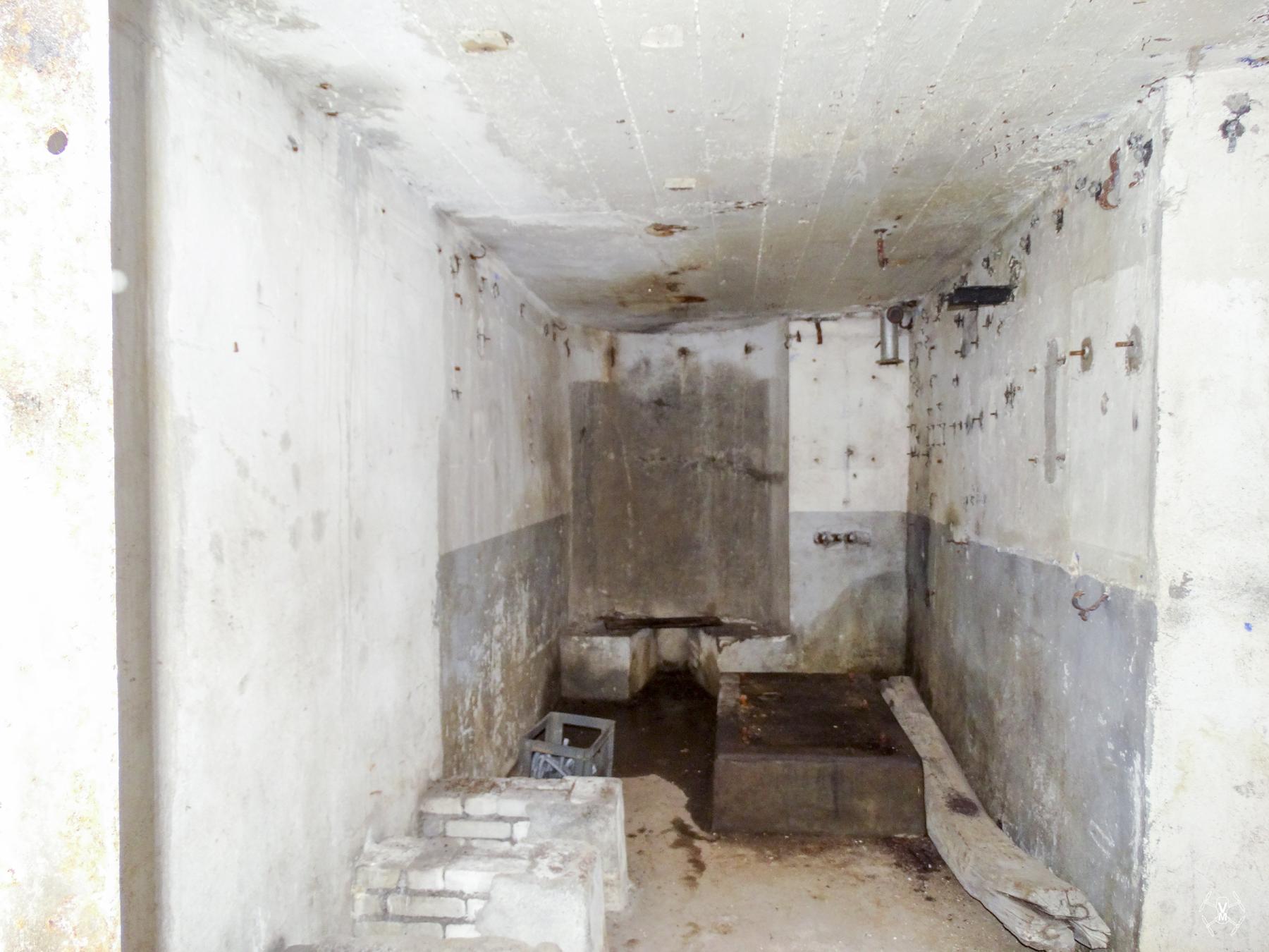 Ligne Maginot - MENSKIRCH - C57 - (Casemate d'infanterie - double) - Le socle du moteur - VWJ Vermeulen