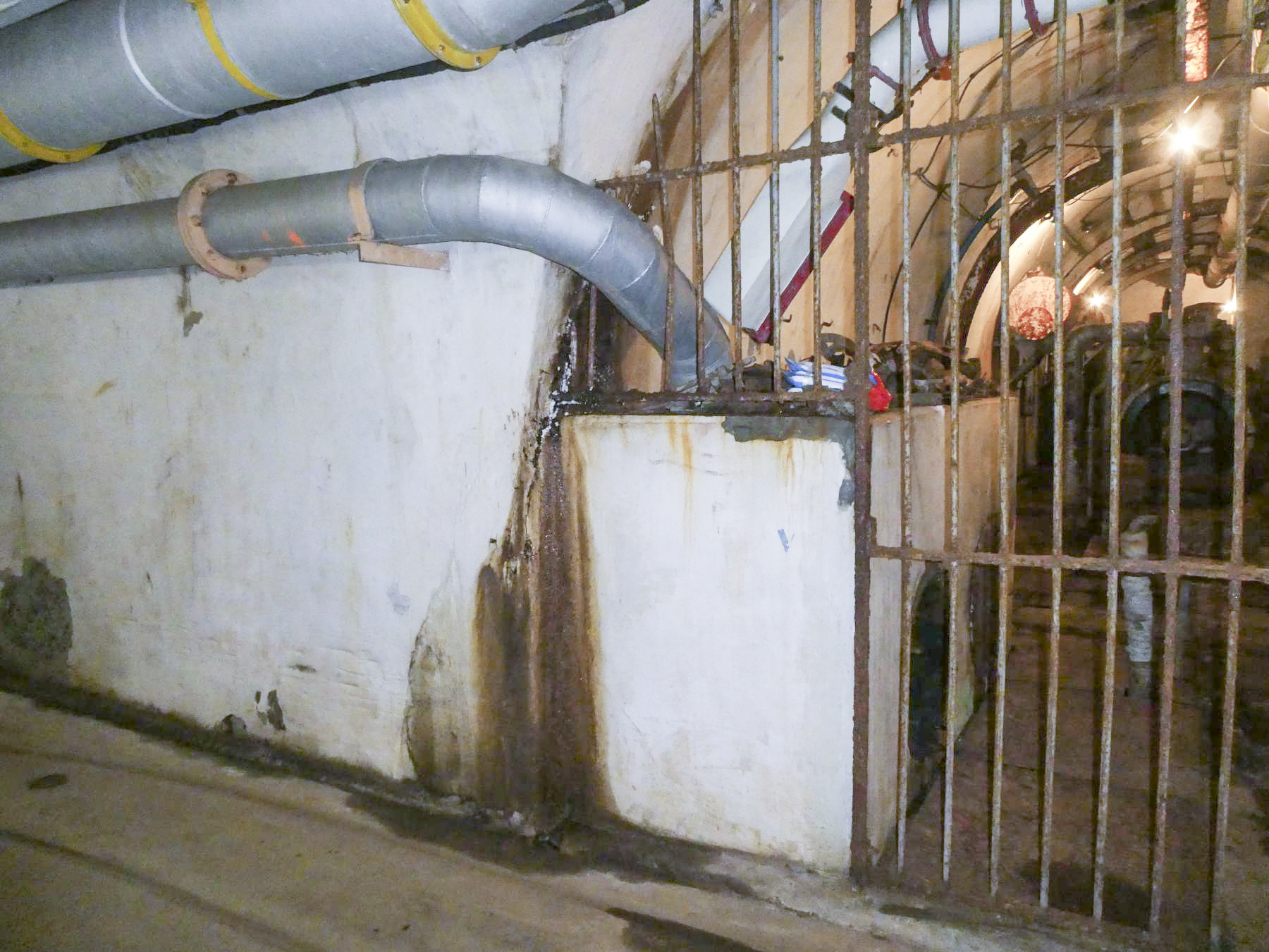 Ligne Maginot - GORDOLON (GN) - (Ouvrage d'artillerie) - L'usine
Chambre de détente des gaz moteur - ELLENA Daniel - CUNY Philippe