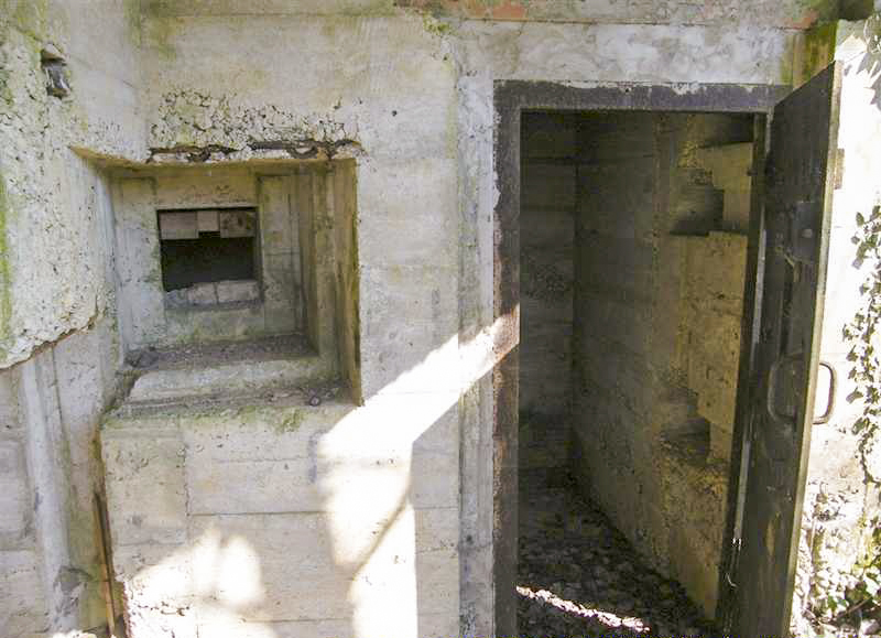 Ligne Maginot - LIEBFRAUENTHAL - (Casemate d'infanterie) - L'entrée du personnel - Jean-Louis AUBLET & Sylvie MAINGUIN