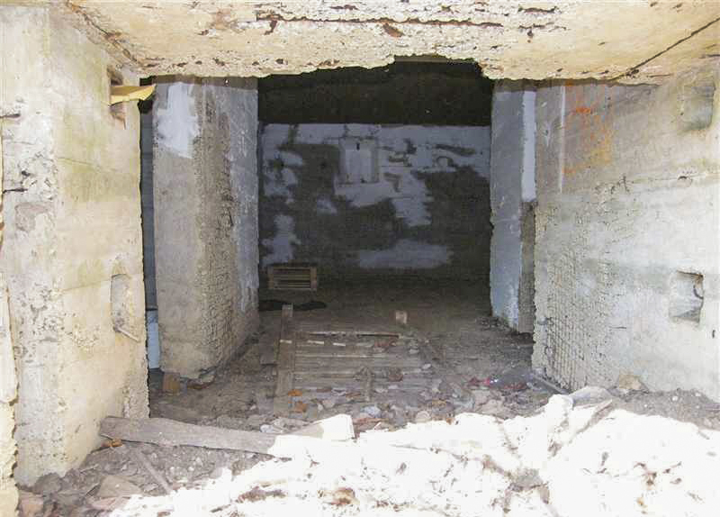 Ligne Maginot - LIEBFRAUENTHAL - (Casemate d'infanterie) - L'entrée du matériel - Jean-Louis AUBLET & Sylvie MAINGUIN