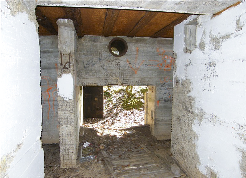 Ligne Maginot - LIEBFRAUENTHAL - (Casemate d'infanterie) - L'entrée du matériel - Jean-Louis AUBLET & Sylvie MAINGUIN
