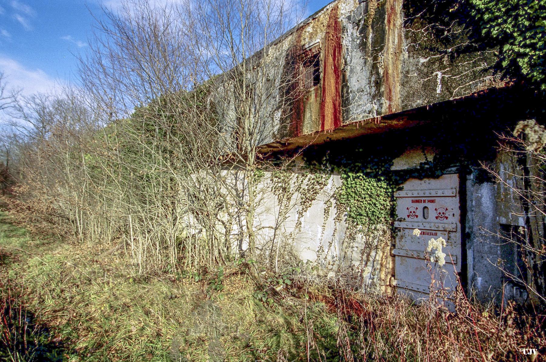Ligne Maginot - DONAU - (Abri) - Façade de l'abri et entrée droite - Caspar Vermeulen