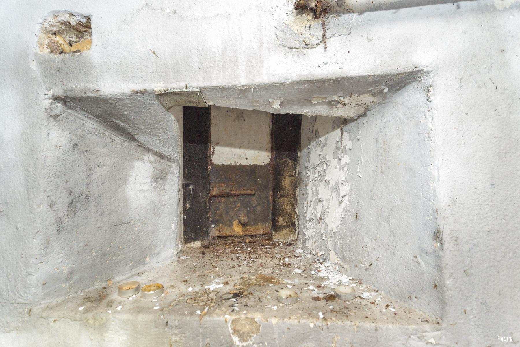 Ligne Maginot - AB36 - (Blockhaus pour canon) - Créneau de défense d'entrée - Lia VERMEULEN