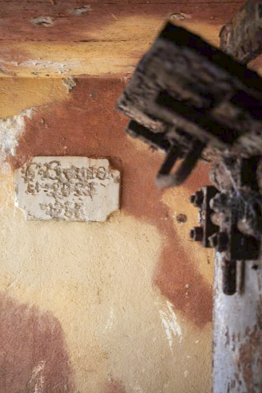 Ligne Maginot - AB36 - (Blockhaus pour canon) - Détail du cartouche d'entrée, malheureusement vandalisé - Fré Do