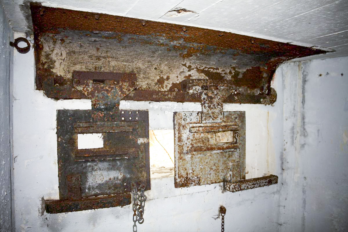 Ligne Maginot - AB36 - (Blockhaus pour canon) - Détail du volet d'embrasure du canon AC - Fré Do