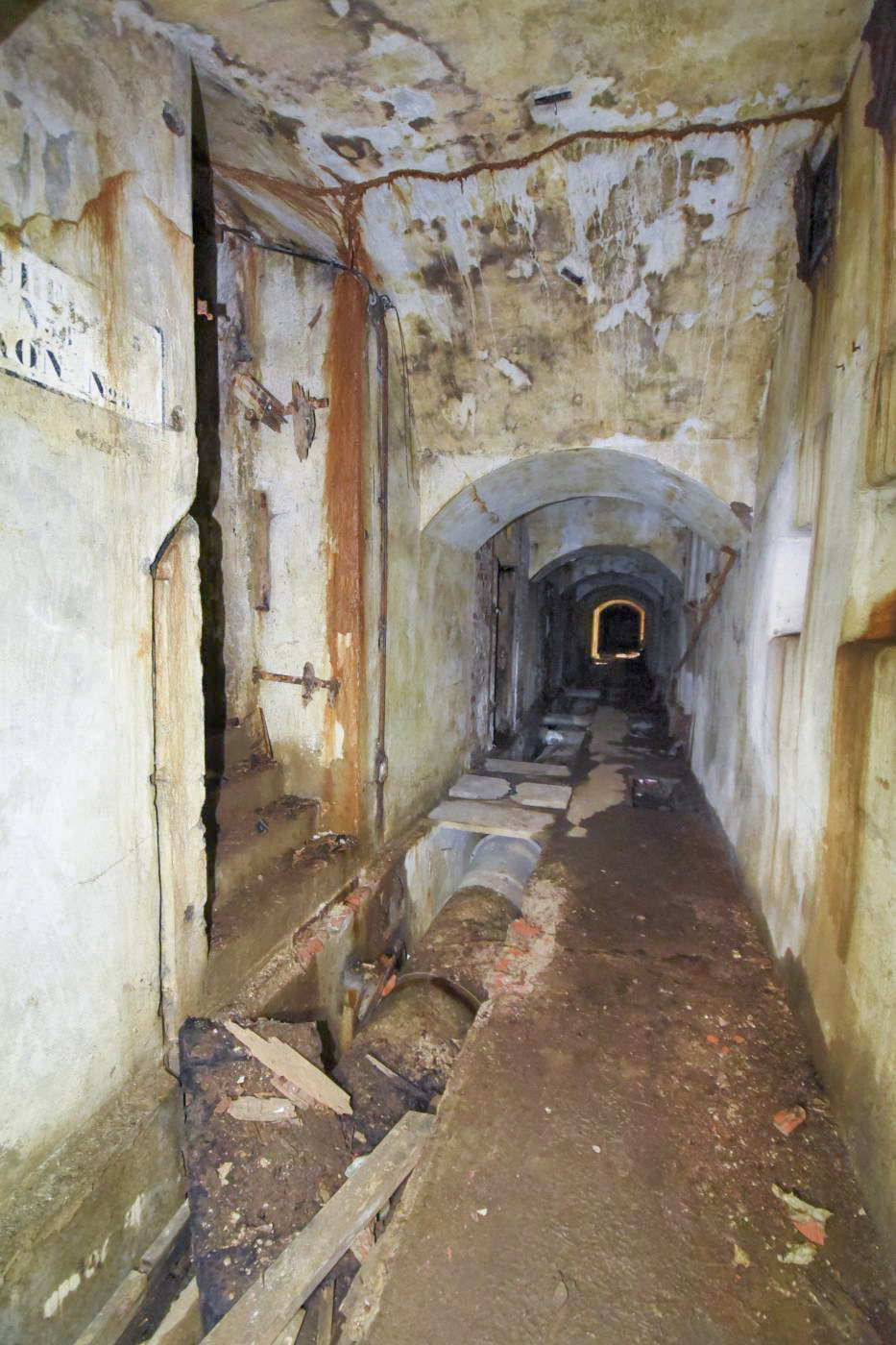 Ligne Maginot - FORT JEANNE D'ARC (3° ARMEE) - (PC de Région Fortifiée) - Batterie droite pour canons de 10 cm - Ludovic KNAPP