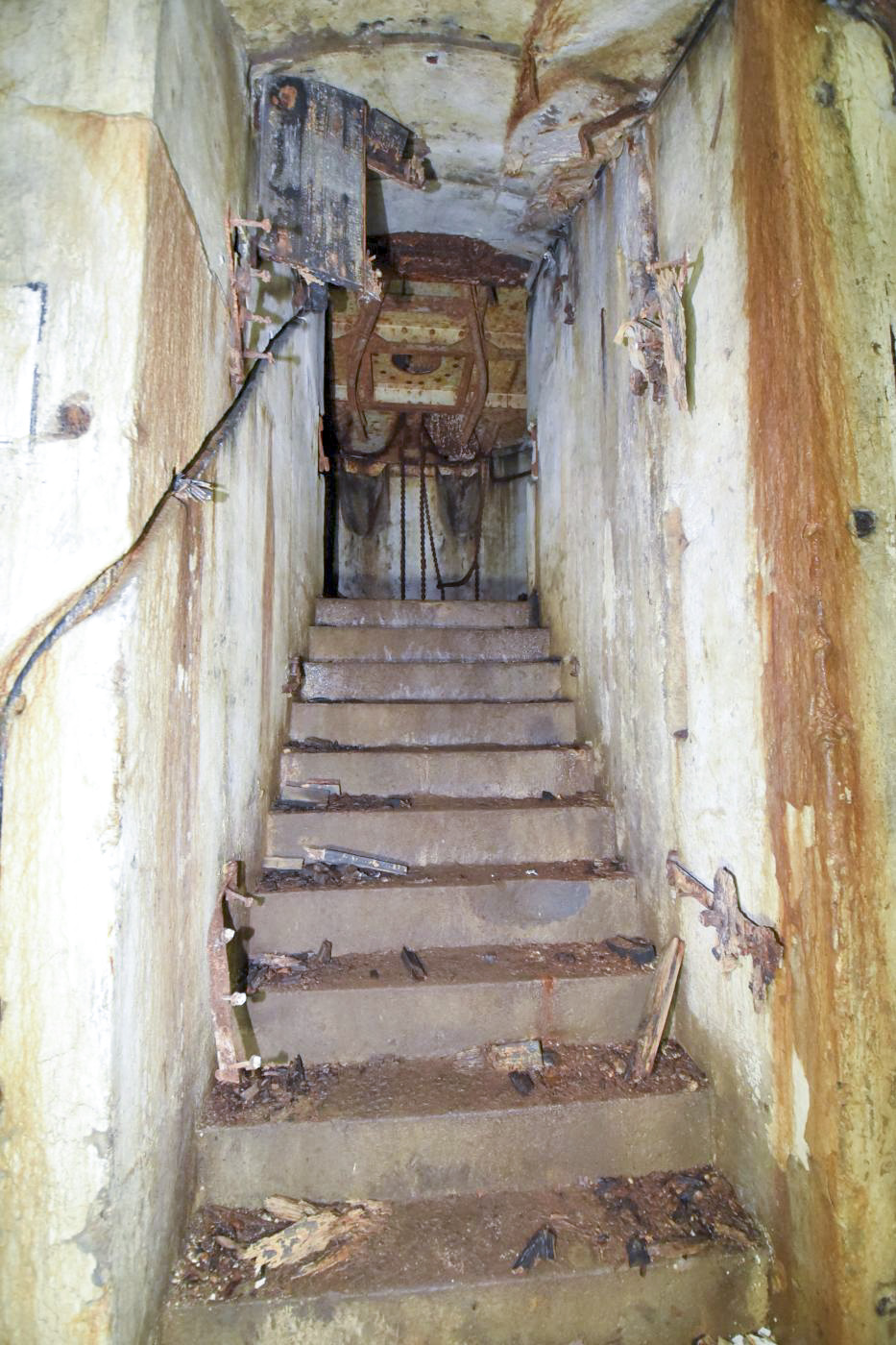 Ligne Maginot - FORT JEANNE D'ARC (3° ARMEE) - (PC de Région Fortifiée) - Batterie droite pour canons de 10 cm - Ludovic KNAPP