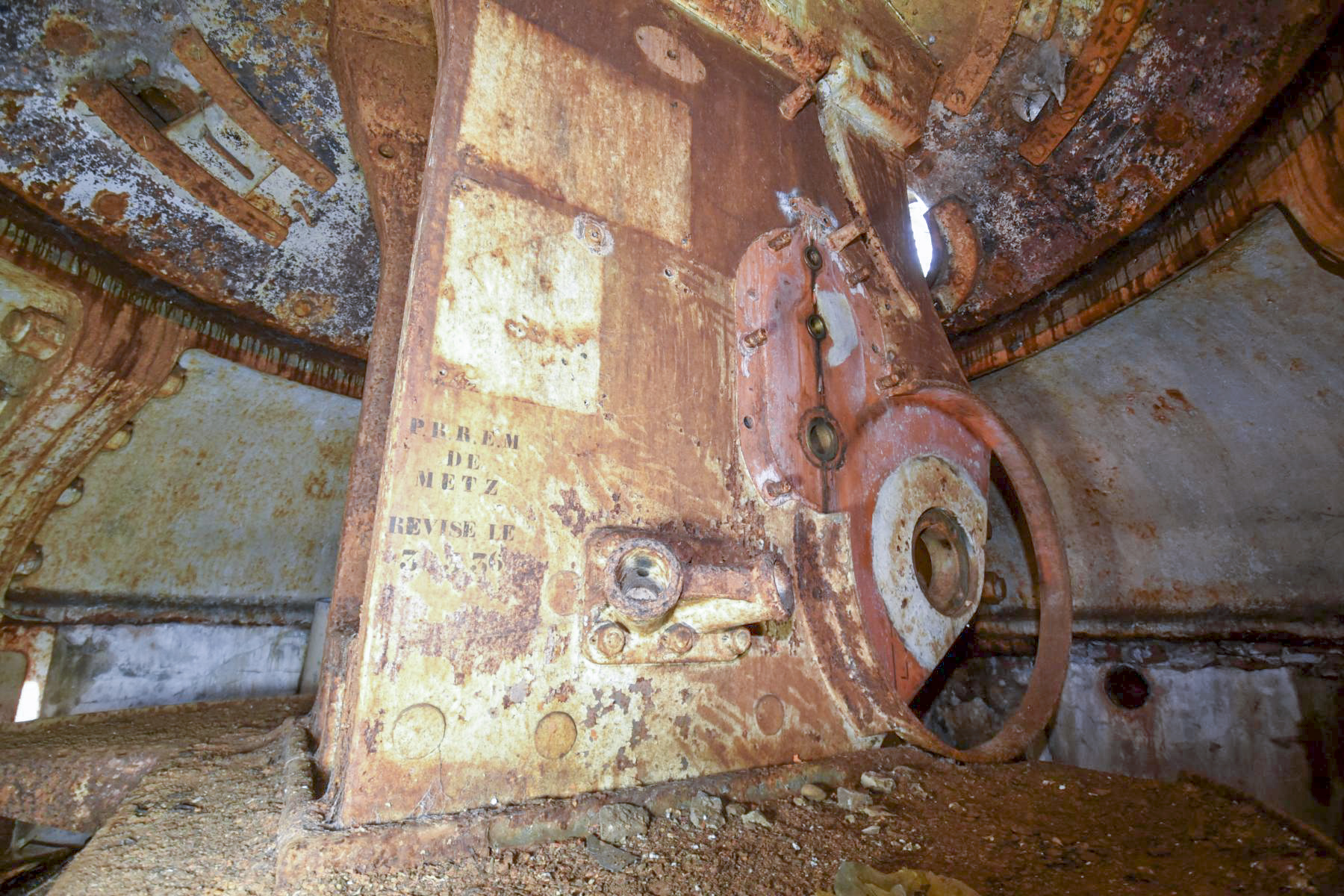 Ligne Maginot - FORT JEANNE D'ARC (3° ARMEE) - (PC de Région Fortifiée) - Batterie gauche pour canons de 10 cm - Ludovic KNAPP
