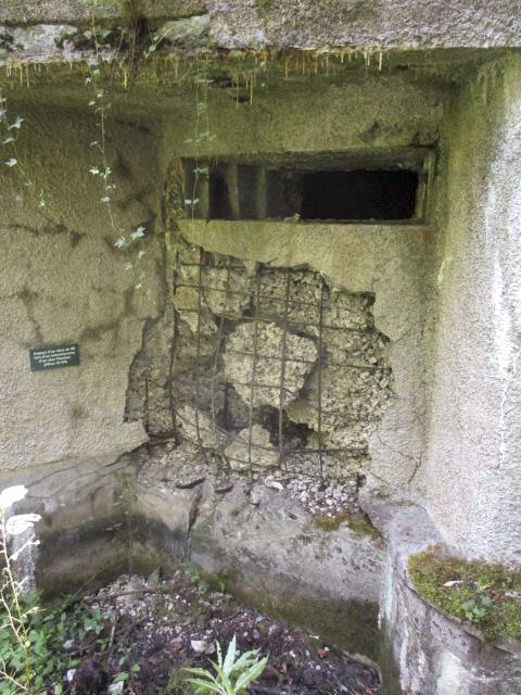 Ligne Maginot - A26 - FURET - (Blockhaus pour canon) - Impacts de tir. - Randonneur62