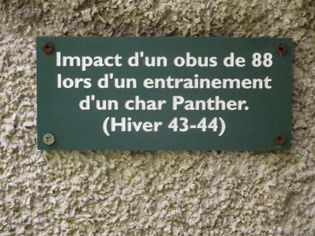 Ligne Maginot - A26 - FURET - (Blockhaus pour canon) - Plaque apposée à proximité des impacts de tir. - Randonneur62