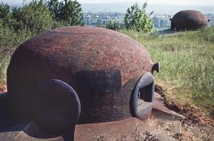 Ligne Maginot - TETING - A38 - (Ouvrage d'infanterie) - Bloc 3
Cloche GFM convertie en type B
Notez le camouflage