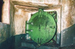 Ligne Maginot - TETING - A38 - (Ouvrage d'infanterie) - Usine électrique
Accès à la chambre de détente des gaz d'échappement