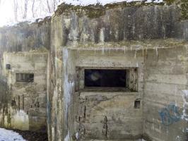 Ligne Maginot - A54 - CROIX BLONDEAU - (Blockhaus pour canon) - Face frontale, créneau gauche. (Noter que c'est très grande).