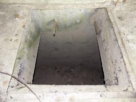 Ligne Maginot - A56 - BOUT D'EN HAUT - (Blockhaus pour canon) - Accès au niveau inférieur, gauche