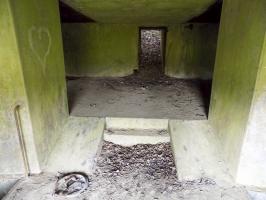 Ligne Maginot - A56 - BOUT D'EN HAUT - (Blockhaus pour canon) - Vue de l'entrée AC vers l’intérieur