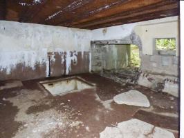 Ligne Maginot - A116 - LES ANORELLES - (Blockhaus pour canon) - Vue de l'accès au niveau inférieur, de l'entrée du matériel et embrasure FM