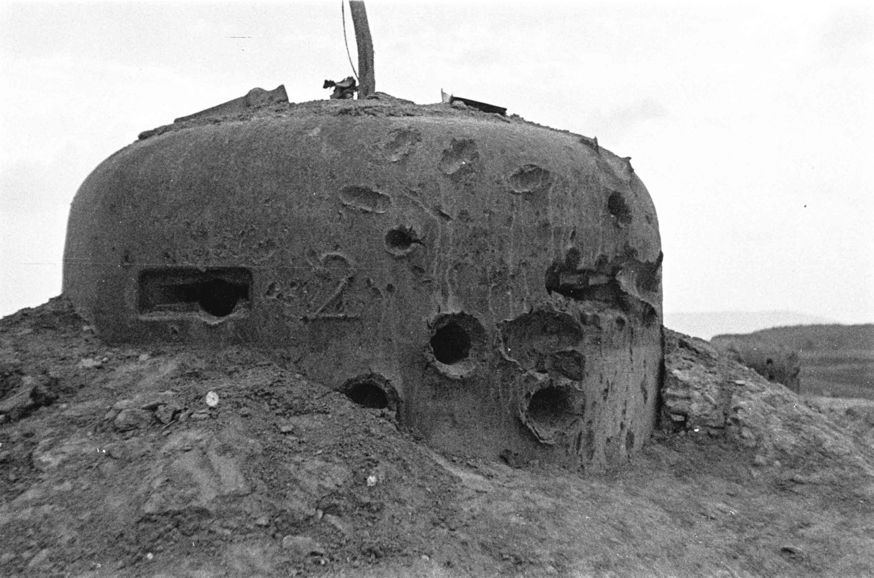 Ligne Maginot - ASCHBACH EST - O2 - (Casemate d'infanterie - Double) - La casemate après les combats
La cloche VDP - Albert HAAS