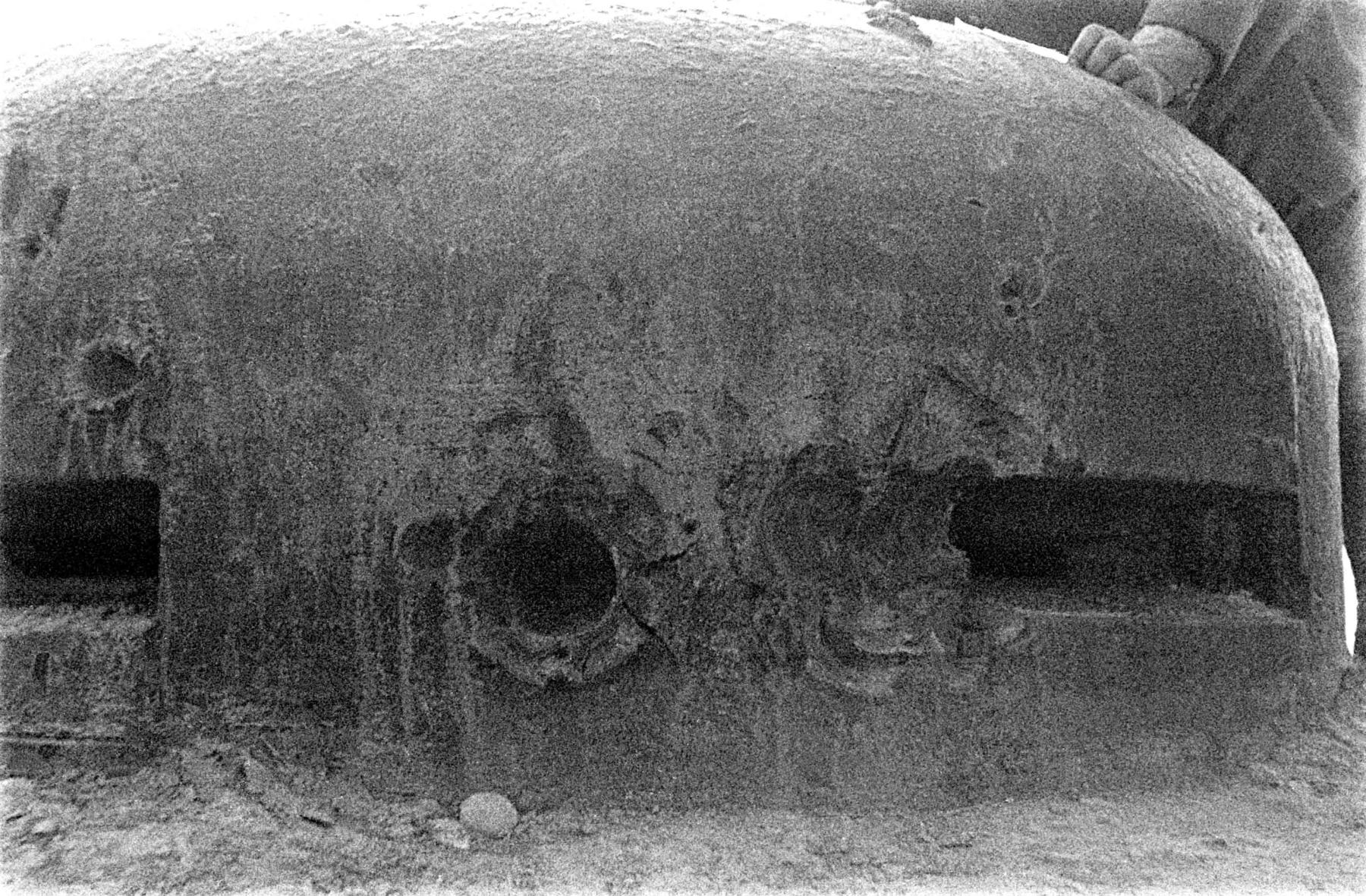 Ligne Maginot - BOIS DE HOFFEN EST - O3 - (Casemate d'infanterie - Simple) - Photo prise après les combats
La cloche VDP - Albert HAAS