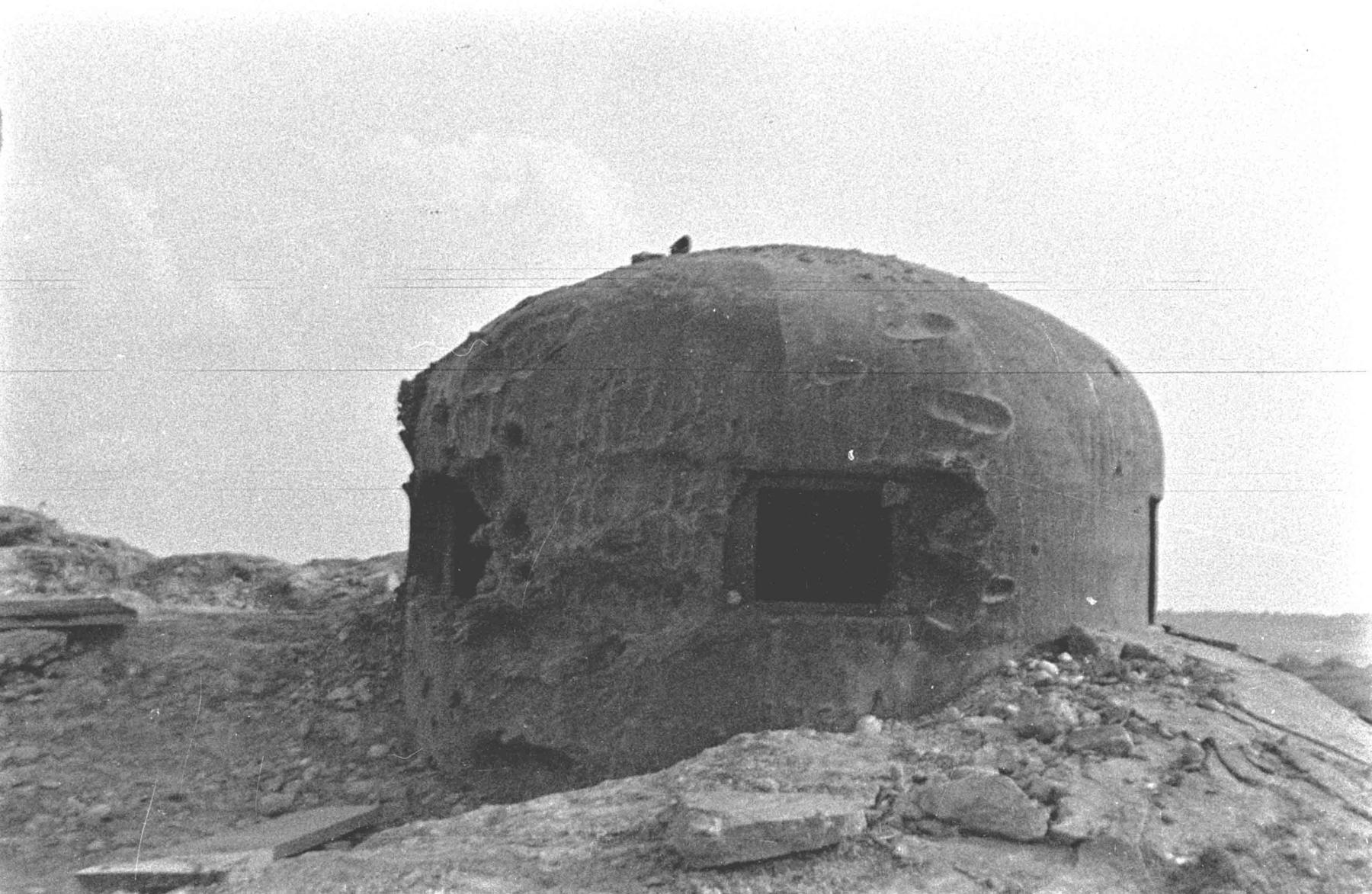 Ligne Maginot - OBERROEDERN NORD - (Casemate d'infanterie - Double) - Photo prise après les combats
La cloche GFM - Albert HAAS
