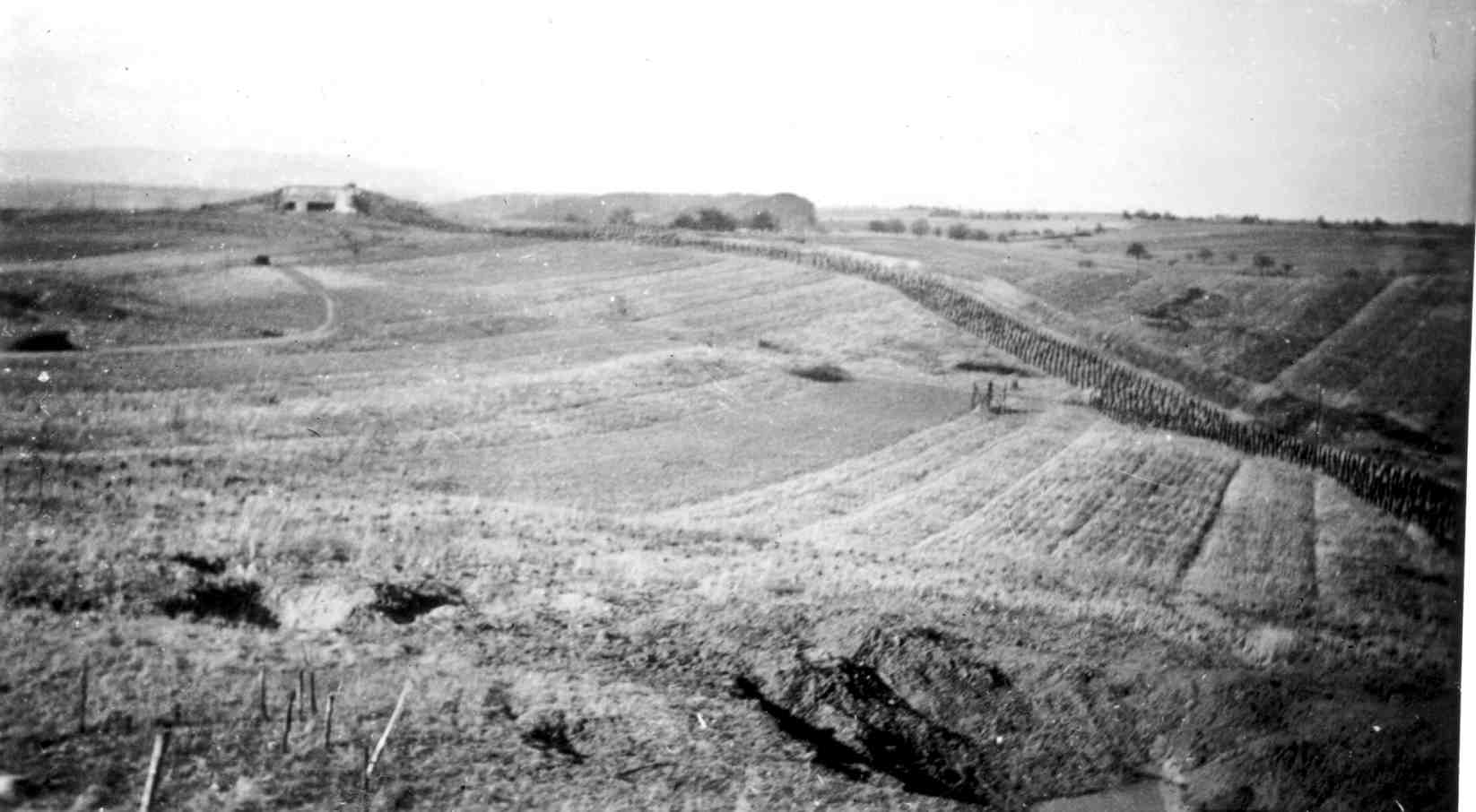 Ligne Maginot - ASCHBACH EST - O2 - (Casemate d'infanterie - Double) - La casemate  vue depuis la casemate d'Oberoerdern - Albert HAAS
