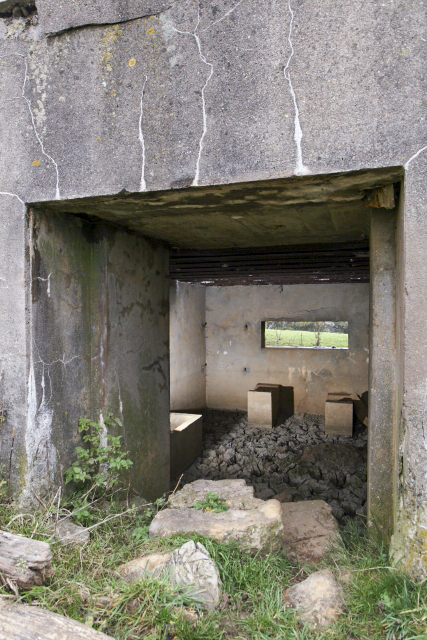 Ligne Maginot - CB122 - HASLOCH - (Blockhaus pour canon) - L'entrée pour  la pièce antichar - www.arnaultjl-photo.com
