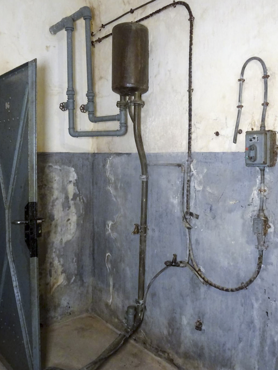 Ligne Maginot - KINDELBERG (QUARTIER CAMP - III/37° RIF) - (Abri) - Local puits et pompe - ammagsdr