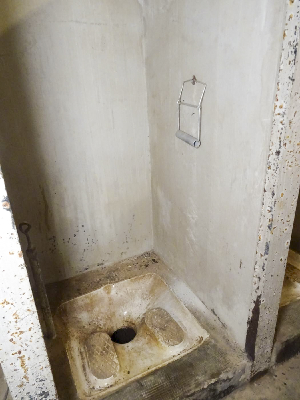 Ligne Maginot - KINDELBERG (QUARTIER CAMP - III/37° RIF) - (Abri) - Local wc et lavabos - ammagsdr