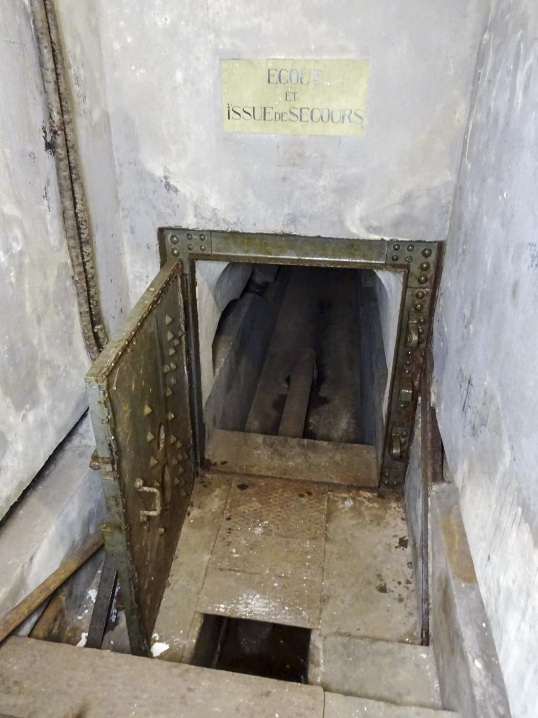 Ligne Maginot - KINDELBERG (QUARTIER CAMP - III/37° RIF) - (Abri) - Égout et issue de secours - ammagsdr