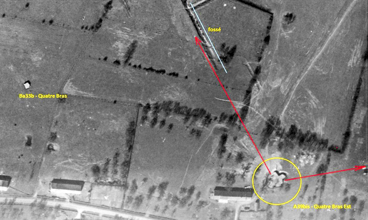 Ligne Maginot - A39BIS - LA FOLIE NORD - (Blockhaus lourd type STG / STG-FCR - Double) - Noter l'angle très fermé des deux chambres de tir, et l'ombre portée importante, signe d'un avancement notable de la construction. - IGN - Géoportail 1948