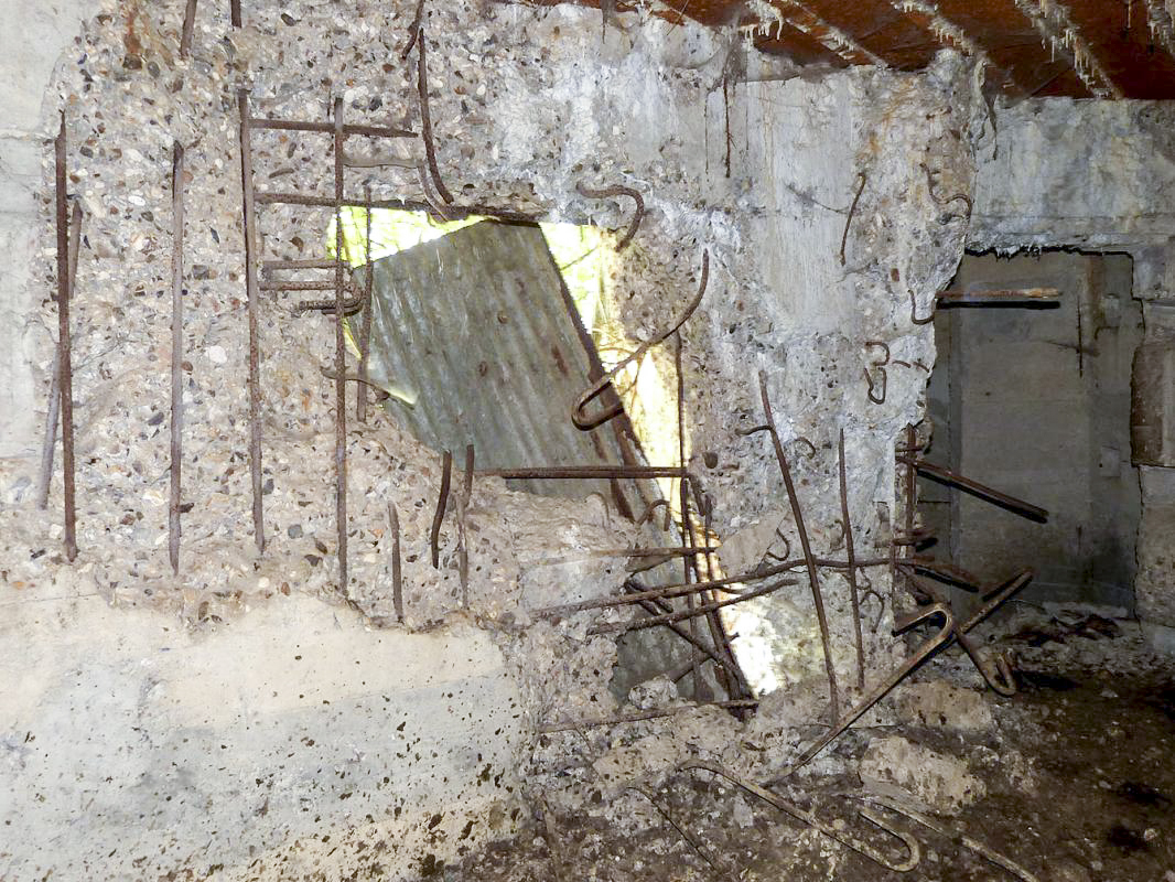 Ligne Maginot - A40- LA FOLIE - (Blockhaus lourd type STG / STG-FCR - Simple) - A droite, accès au poste d'observation - JMBrams