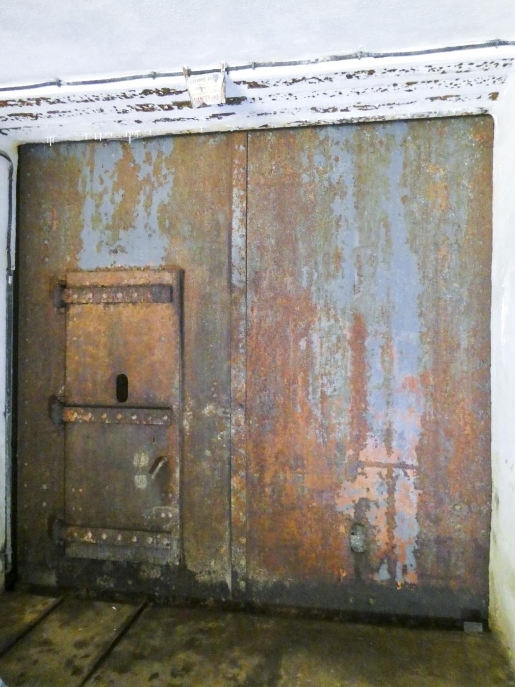 Ligne Maginot - GORDOLON (GN) - (Ouvrage d'artillerie) - Bloc 1
Porte blindée roulante - ELLENA Daniel - CUNY Philippe