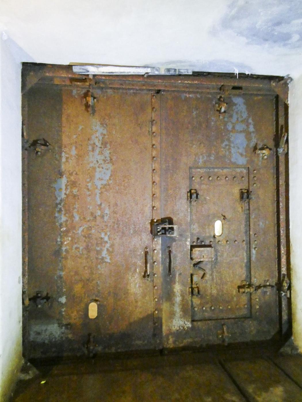 Ligne Maginot - GORDOLON (GN) - (Ouvrage d'artillerie) - Bloc 1
Porte blindée roulante - ELLENA Daniel - CUNY Philippe