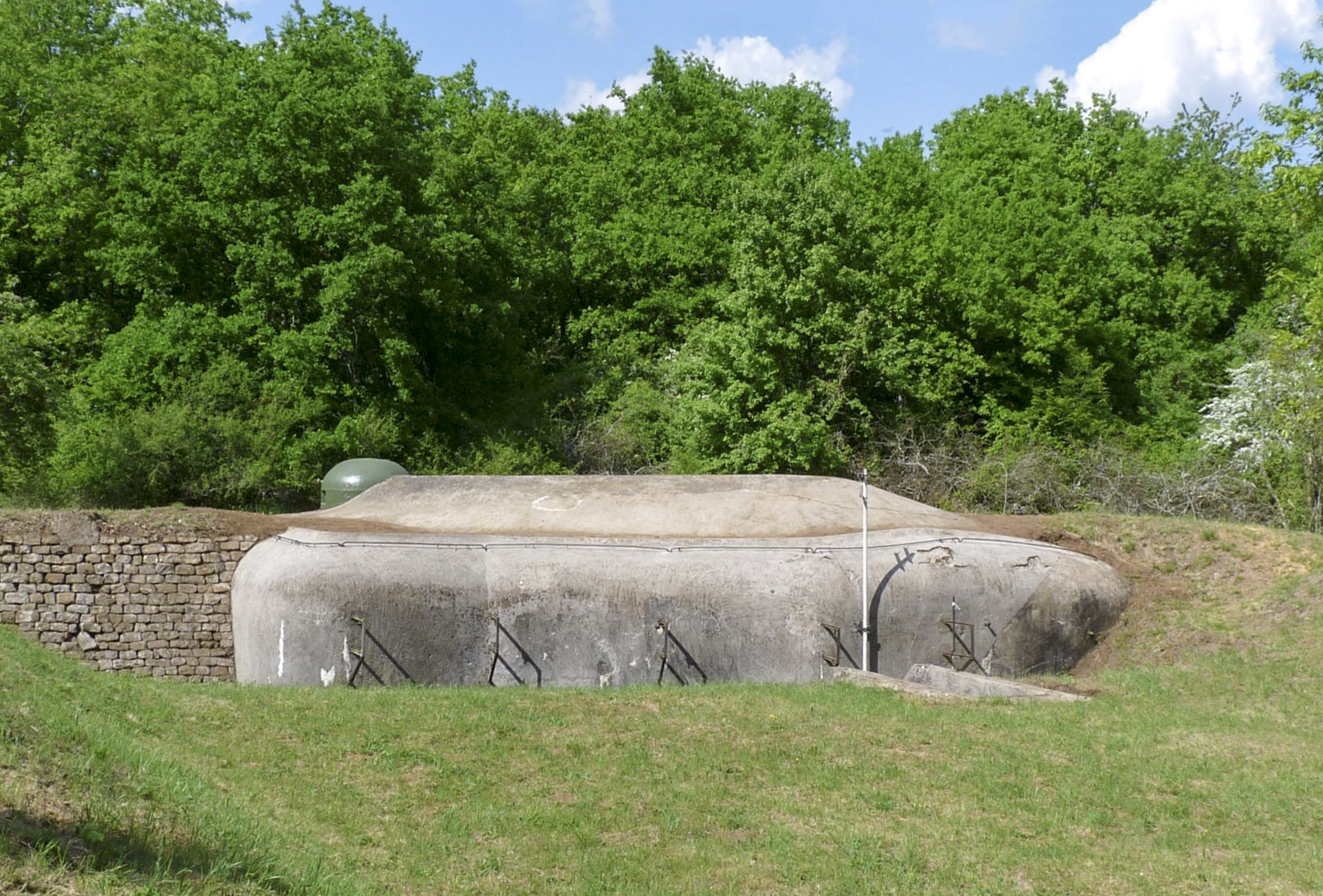 Ligne Maginot - BOUST - O13 - (Observatoire d'artillerie) - Totalement débroussaillé - Sylvie Laure LAMBERT
