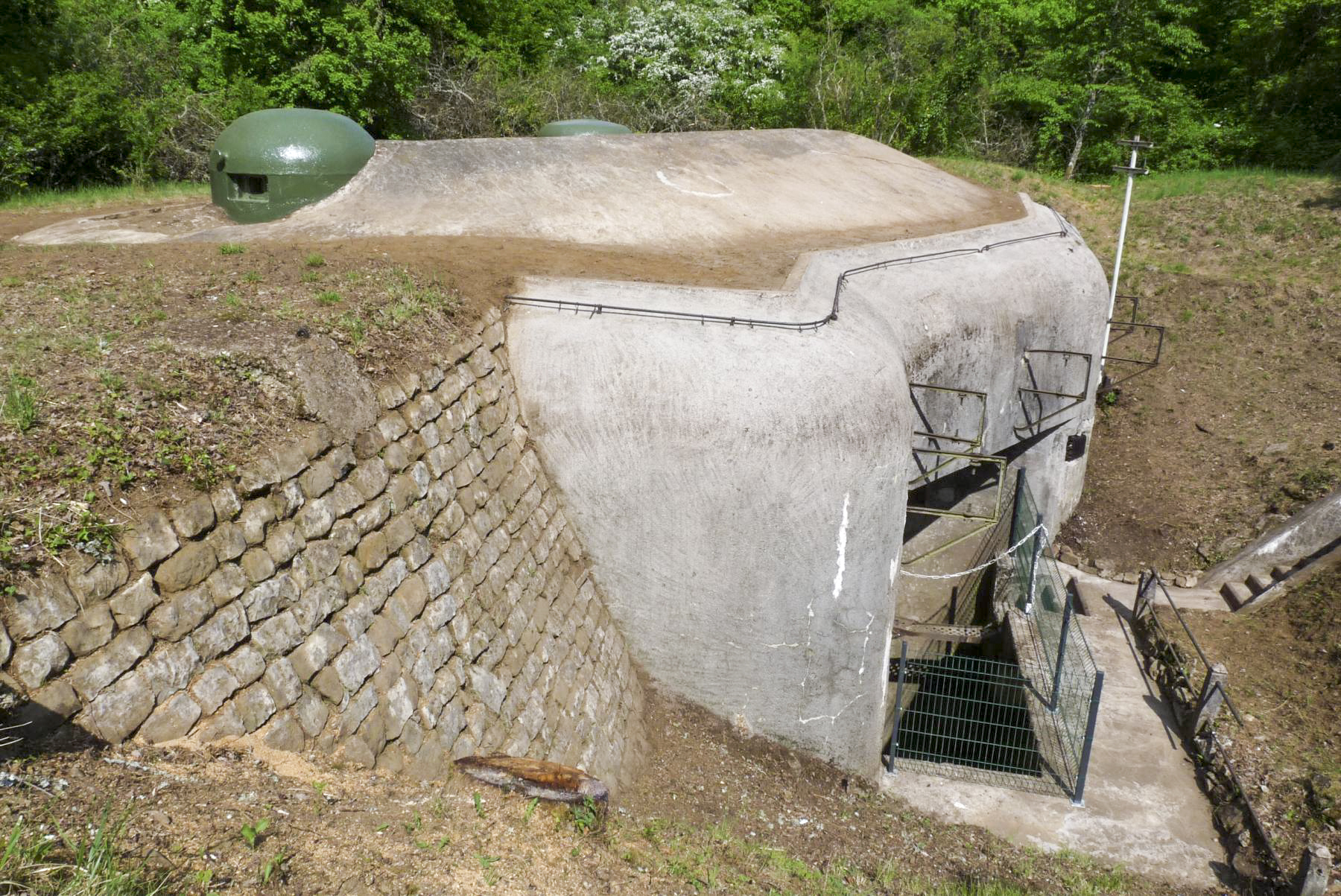 Ligne Maginot - BOUST - O13 - (Observatoire d'artillerie) - Totalement débroussaillé - Sylvie Laure LAMBERT
