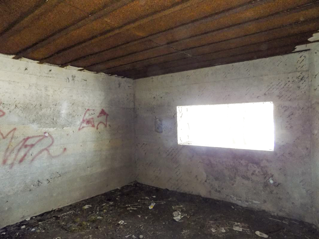 Ligne Maginot - A54 - CROIX BLONDEAU - (Blockhaus pour canon) - Créneau gauche avec goulotte à grenade gauche - R Tucker