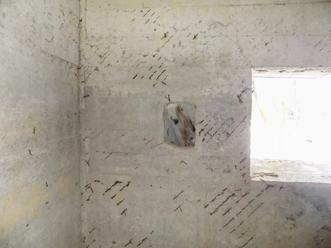 Ligne Maginot - A54 - CROIX BLONDEAU - (Blockhaus pour canon) - Créneau AC (gauche) avec goulotte à grenade gauche - R Tucker