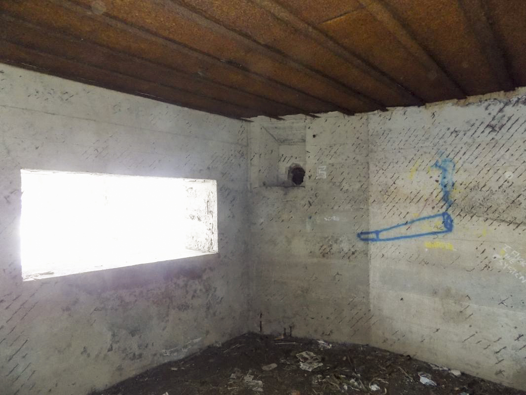 Ligne Maginot - A54 - CROIX BLONDEAU - (Blockhaus pour canon) - Détal créneau AC (gauche) avec goulotte à grenade droite - R Tucker