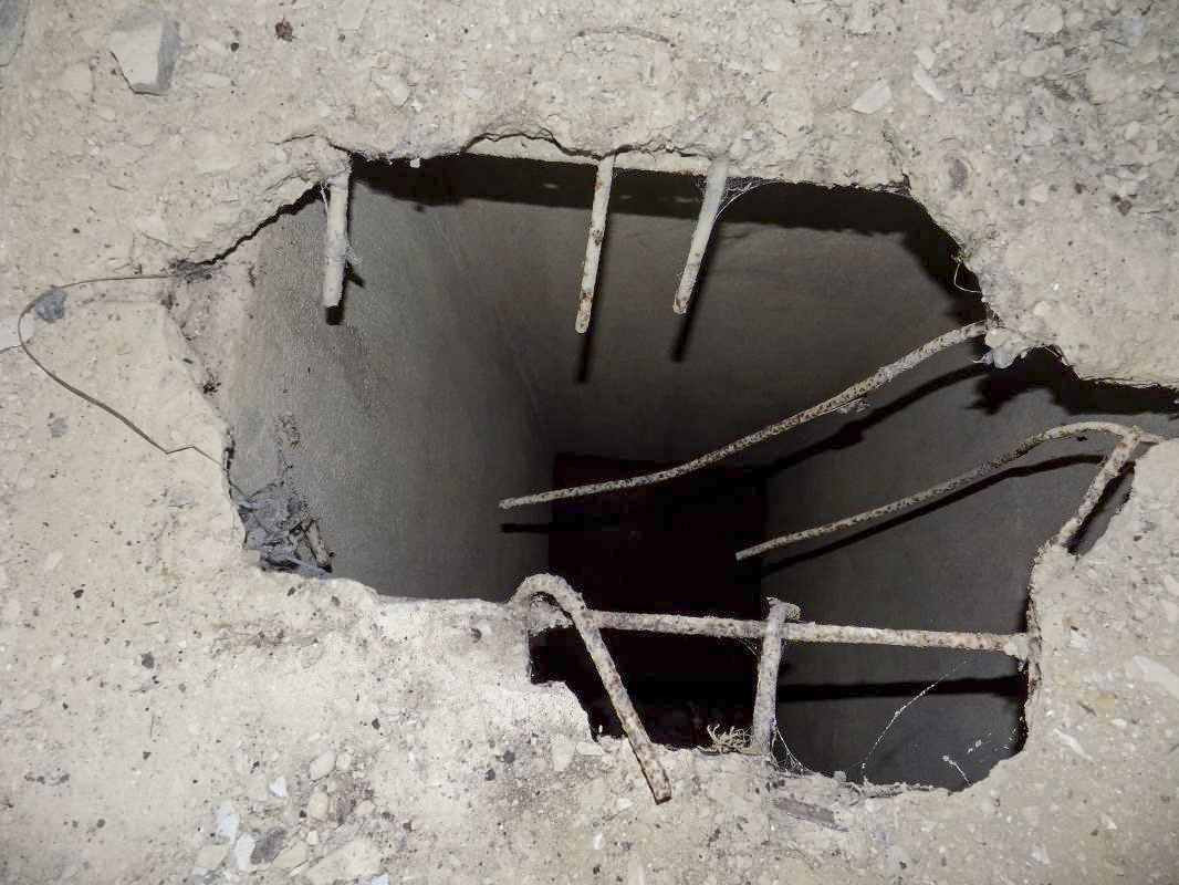 Ligne Maginot - A56 - BOUT D'EN HAUT - (Blockhaus pour canon) - Vue vers niveau inférieur - R Tucker