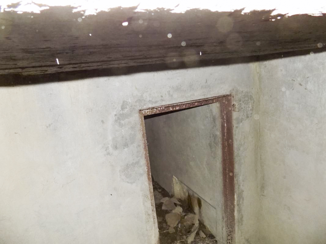 Ligne Maginot - A56 - BOUT D'EN HAUT - (Blockhaus pour canon) - Vue du niveau inférieur gauche, vers direction l'entrée hommes - R Tucker