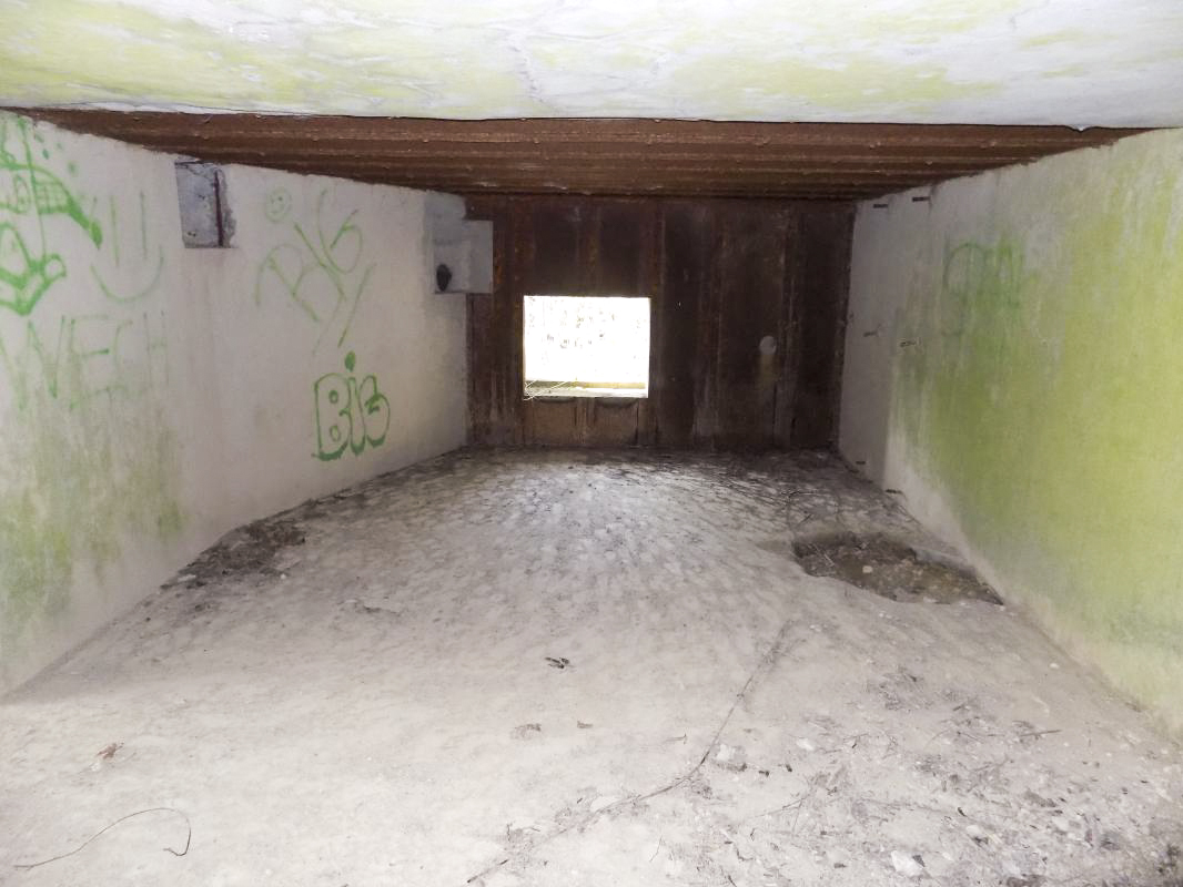 Ligne Maginot - A56 - BOUT D'EN HAUT - (Blockhaus pour canon) - Créneau AC face gauche - R Tucker