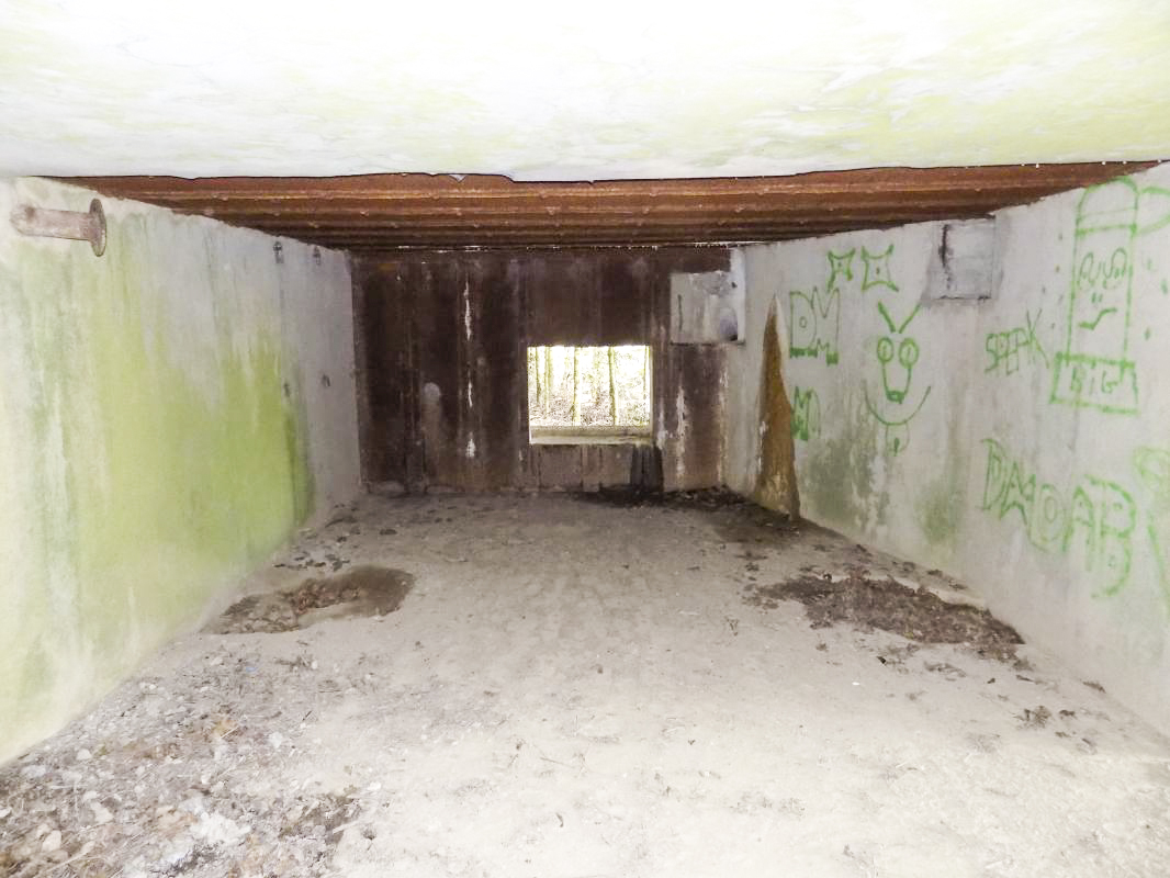 Ligne Maginot - A56 - BOUT D'EN HAUT - (Blockhaus pour canon) - Créneau AC, face droite - R Tucker