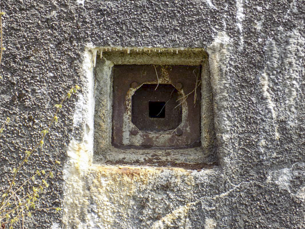Ligne Maginot - A57 - AVANCÉE DE ROCROI - (Blockhaus pour canon) - L'arrière, créneau FM - R Tucker