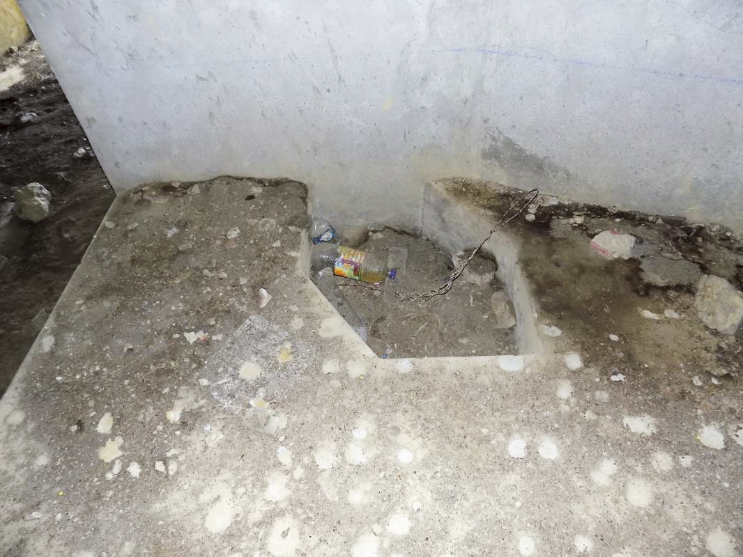 Ligne Maginot - A57 - AVANCÉE DE ROCROI - (Blockhaus pour canon) - Face gauche position pour pied AC - R Tucker