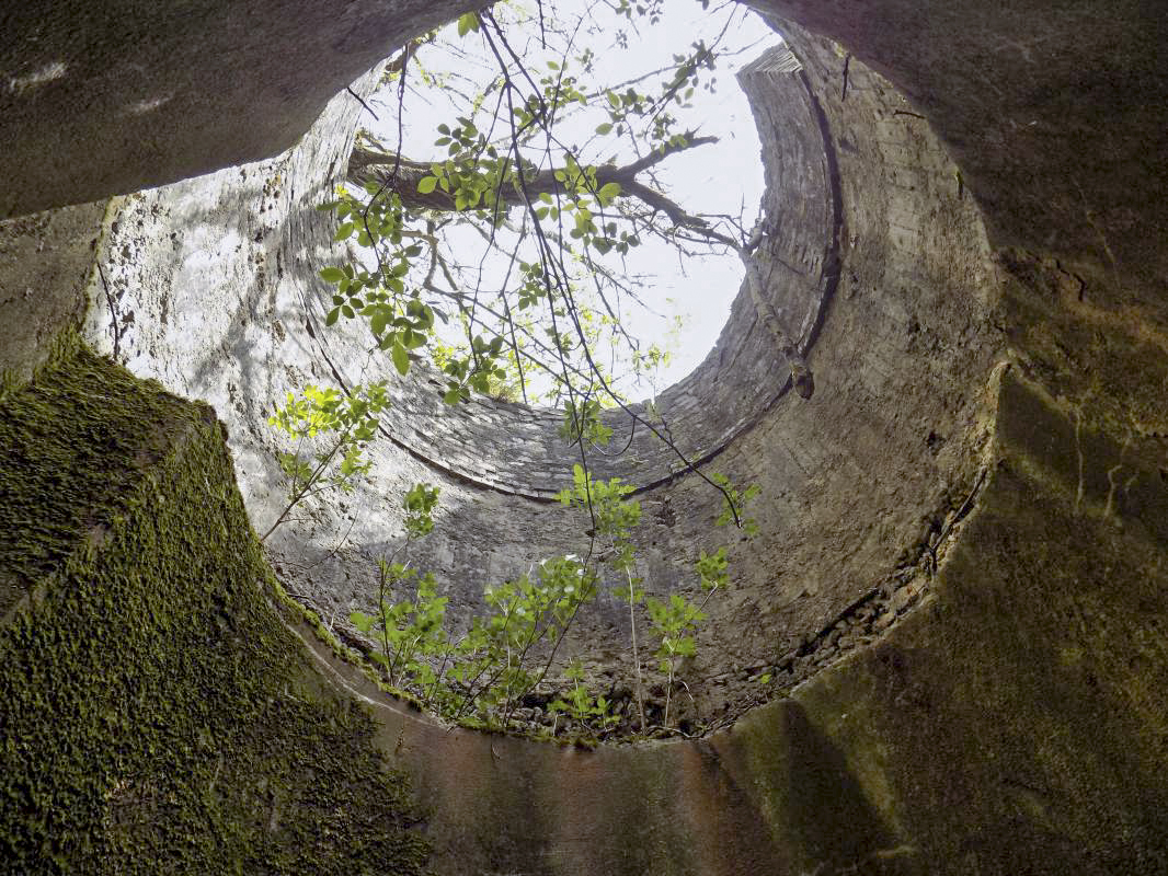 Ligne Maginot - A57 - AVANCÉE DE ROCROI - (Blockhaus pour canon) - Puits de la cloche, pas installée - R Tucker