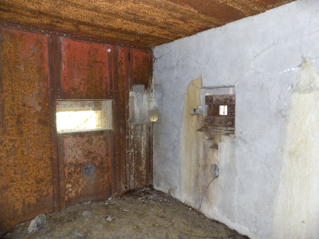 Ligne Maginot - A57 - AVANCÉE DE ROCROI - (Blockhaus pour canon) - Créneaux faces droite et l'arrière - R Tucker
