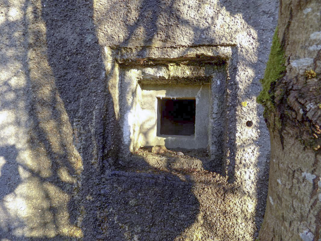 Ligne Maginot - A58 - HIRAUMONT NORD - (Blockhaus pour canon) - Face gauche, créneau FM - R Tucker