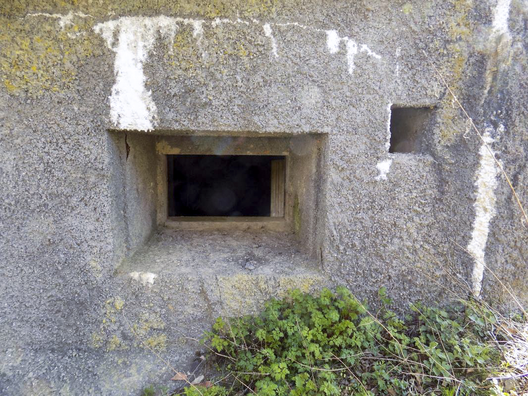 Ligne Maginot - A59 - HIRAUMONT SUD - (Blockhaus pour canon) - Face frontale, créneau Hotchkiss - R Tucker