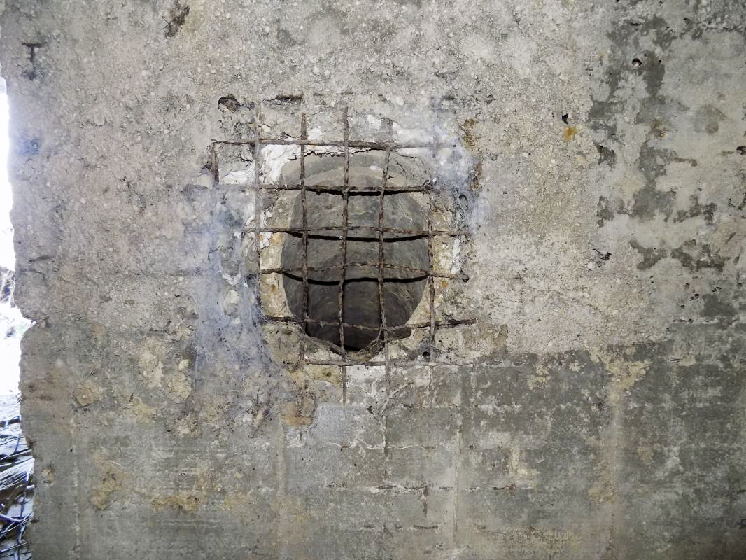 Ligne Maginot - A60 - CENSE PICART - (Blockhaus pour canon) - Créneau AC
Goulotte à grenade droite - R Tucker