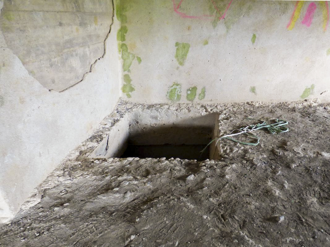 Ligne Maginot - A114 - L'ALOUETTE - (Blockhaus pour canon) - Accès au niveau inférieur - JMBrams