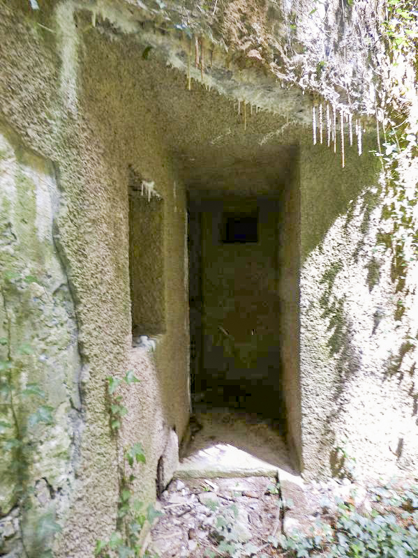 Ligne Maginot - A116 - LES ANORELLES - (Blockhaus pour canon) - L'entrée des hommes et son embrasure FM - JMBrams
